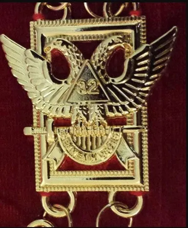 32nd Degree - Scottish Rite Wings UP Chain Collar - Gold/Silver on Red   Free Case