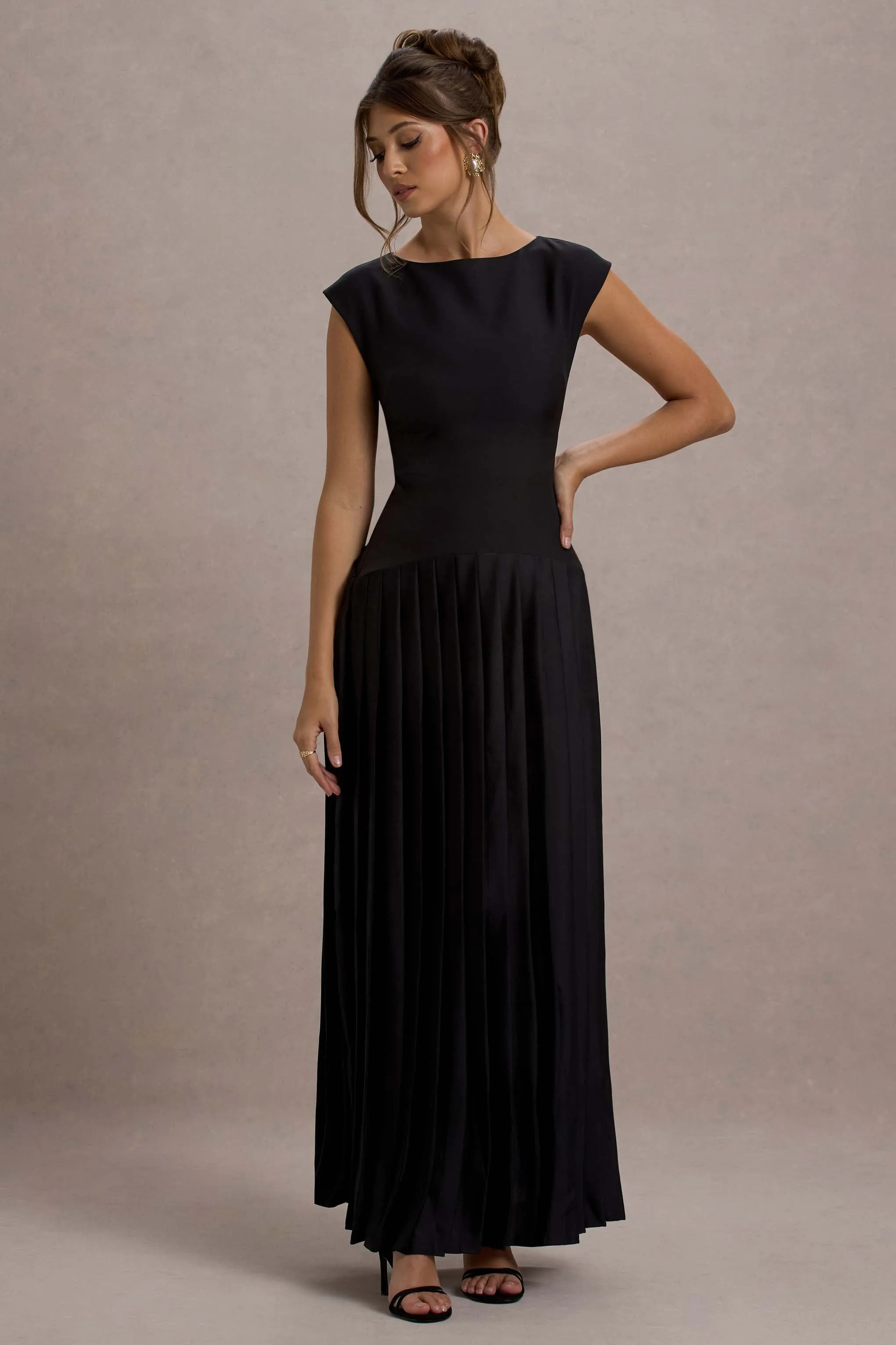 Arna | Black Boat-Neck Pleated Maxi Dress