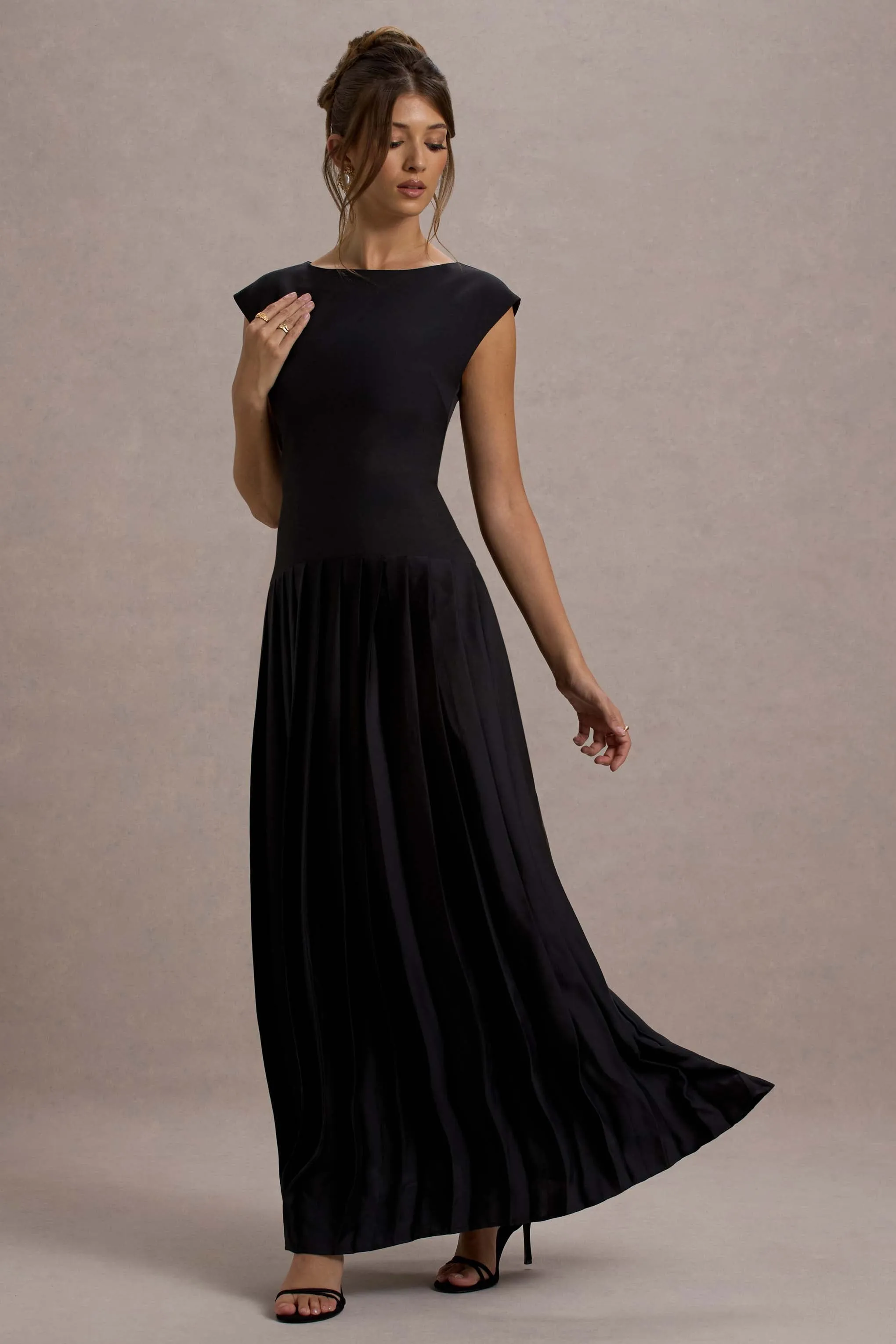 Arna | Black Boat-Neck Pleated Maxi Dress