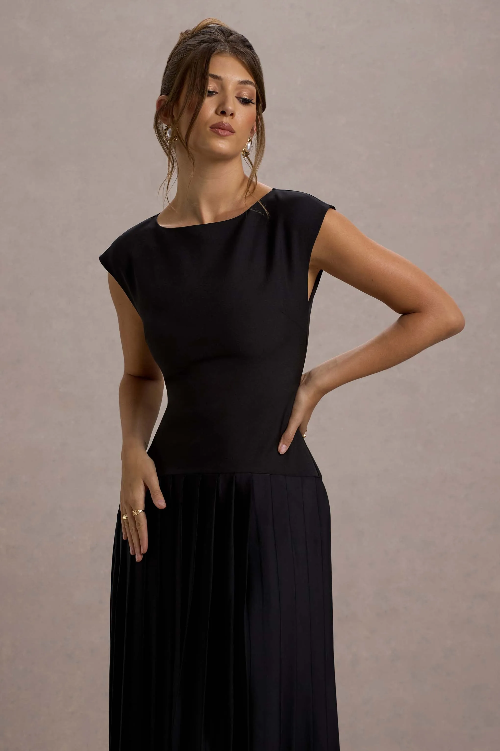 Arna | Black Boat-Neck Pleated Maxi Dress