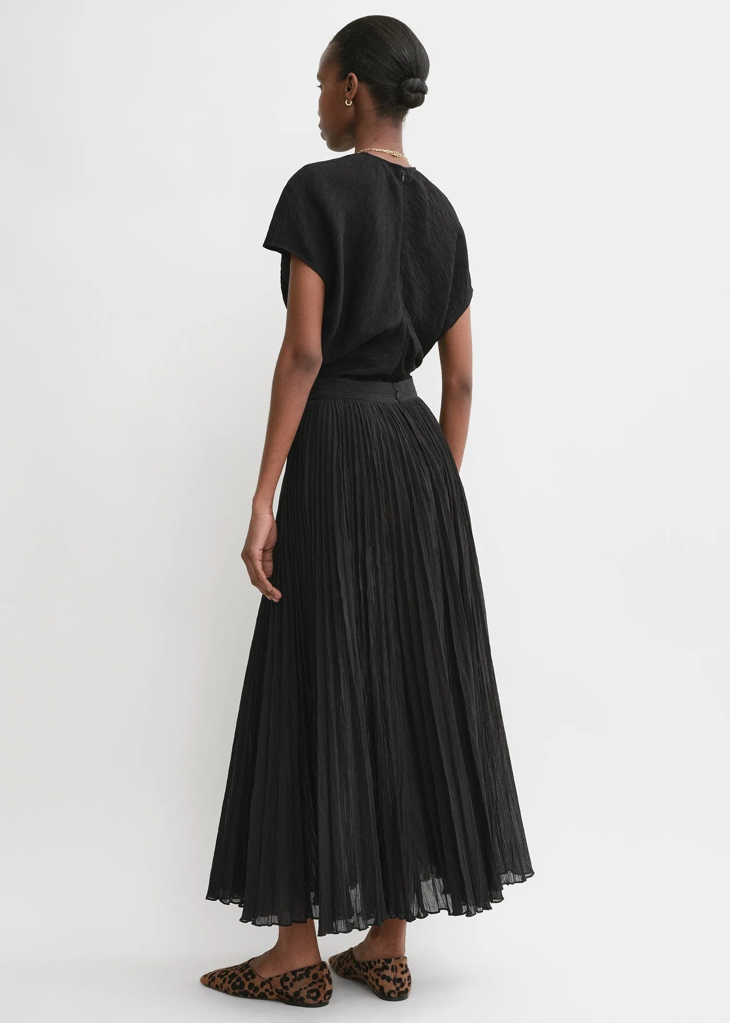 Crinkled plissé skirt black