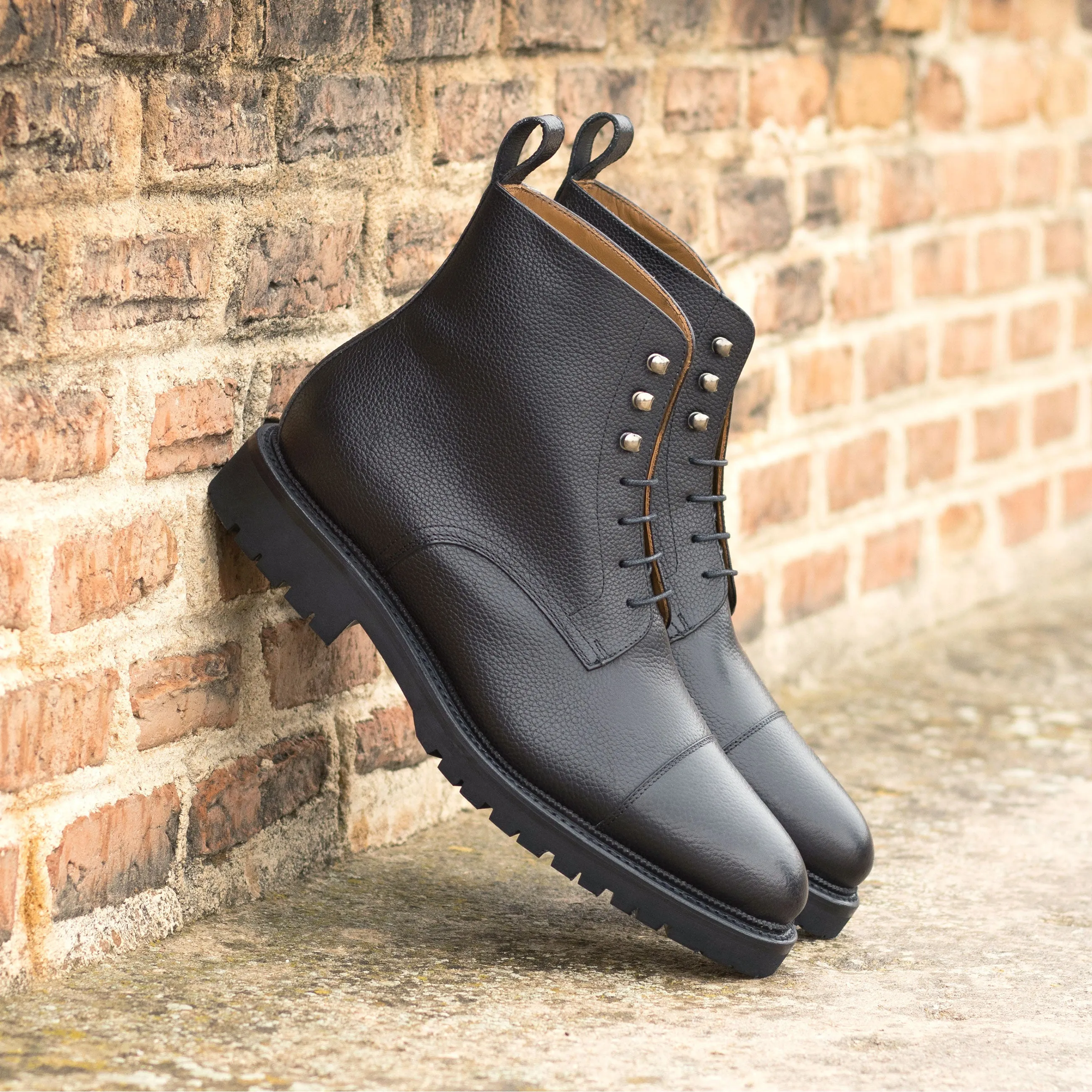 DapperFam Garrison in Black Men's Italian Full Grain Leather Jumper Boot