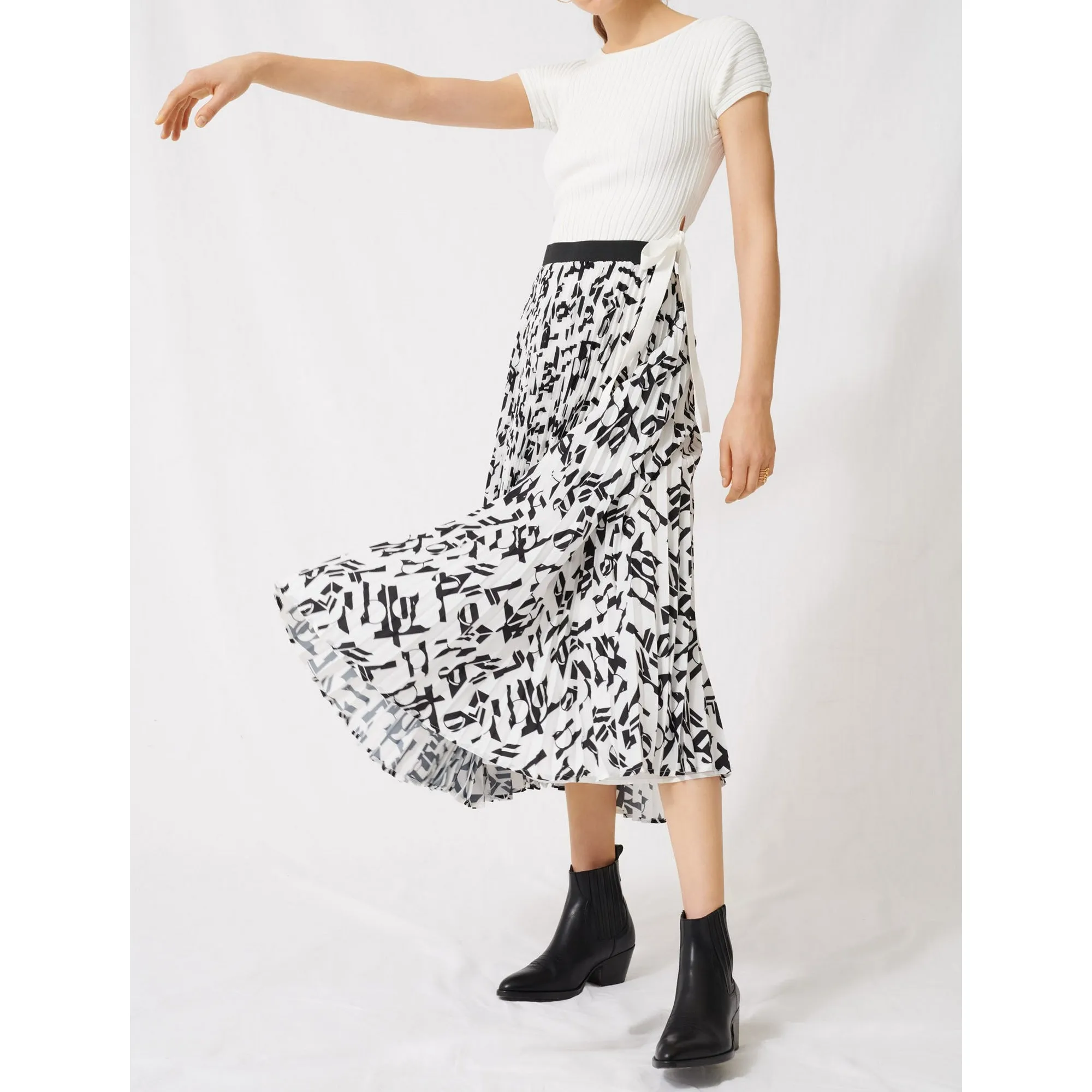 Jemo Skirt - White / Black