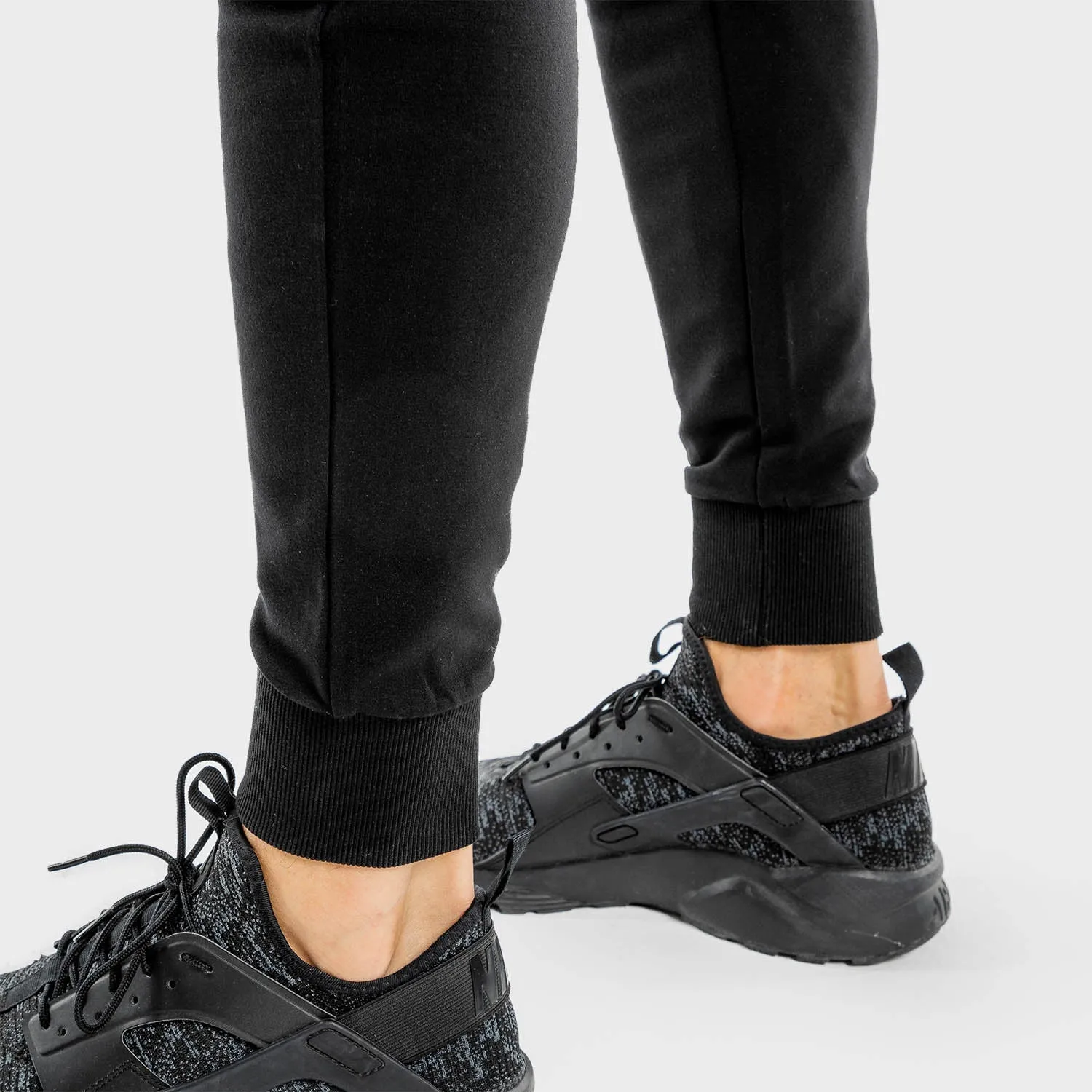 Statement Classic Joggers- Black